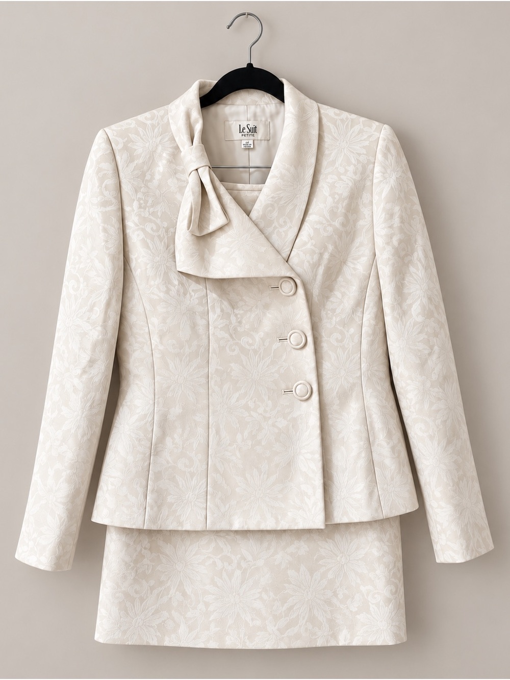 Le Suit Cream Jacquard Bow-Accent Suit Jacket